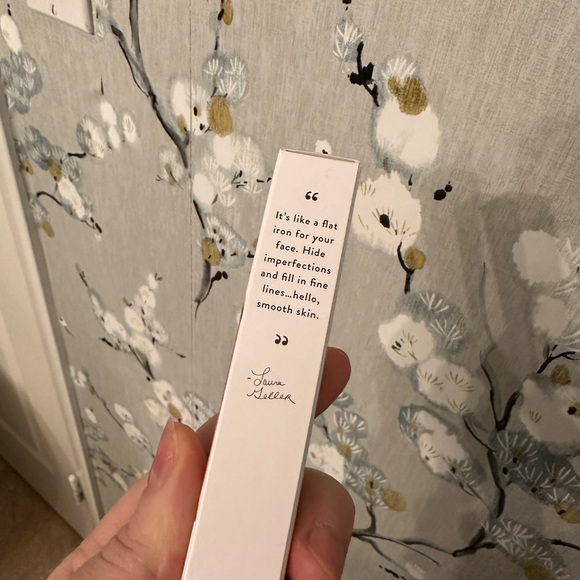 New! Laura Geller concealer! Medium!! - Picture 4 of 4